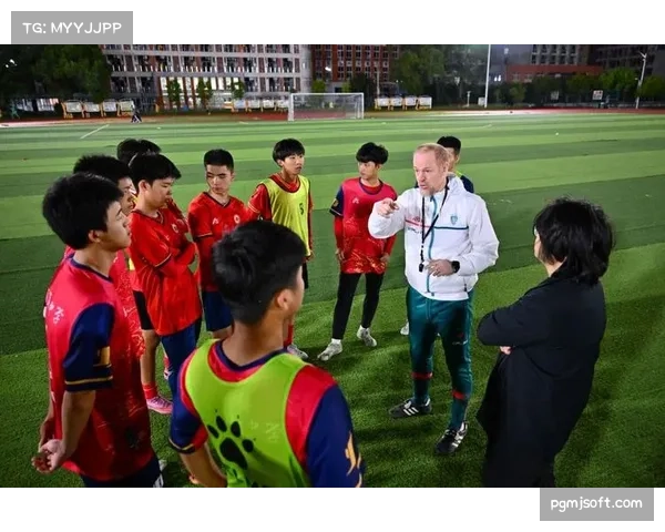 意甲俱乐部社区活动，足球文化普及与青少年参与